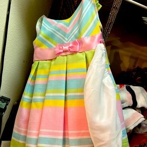Beautiful dress . Perfect colorful for the summer for your beautiful girl